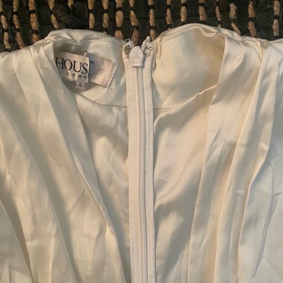 Wide leg deep front v-cut white jumpsuit - Picture 3 of 6